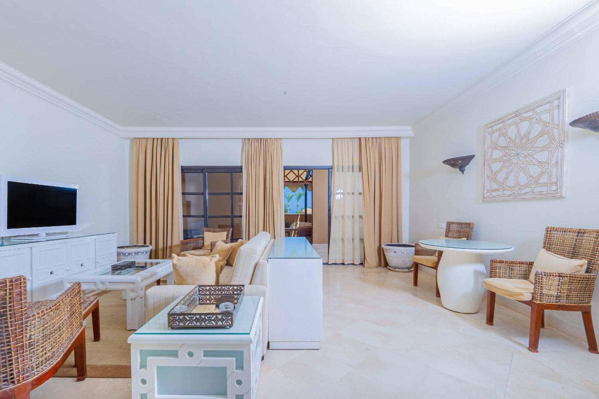 The Makadi Spa Hotel - Couples Only 18 Years Plus Hurghada Exterior photo Suite at the hotel