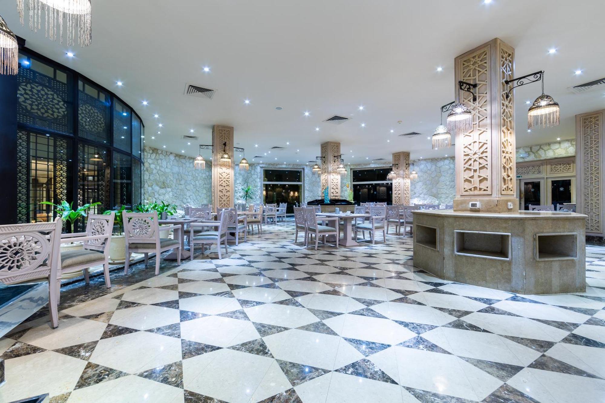 The Makadi Spa Hotel - Couples Only 18 Years Plus Hurghada Exterior photo The interior of the hotel
